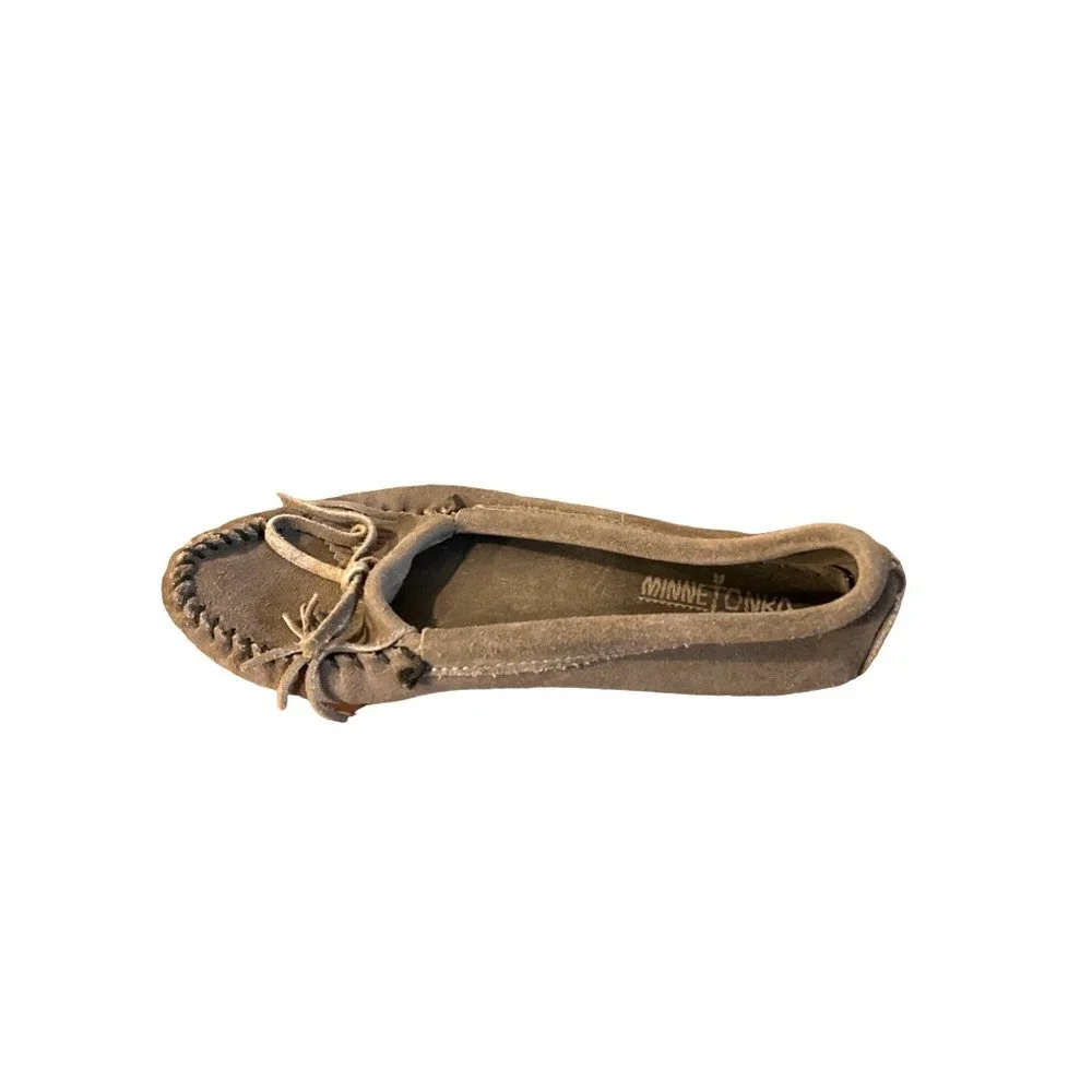 Women’s Minnetonka Size 8 Taupe/Gray/Putty‎ slip on Moccasin
